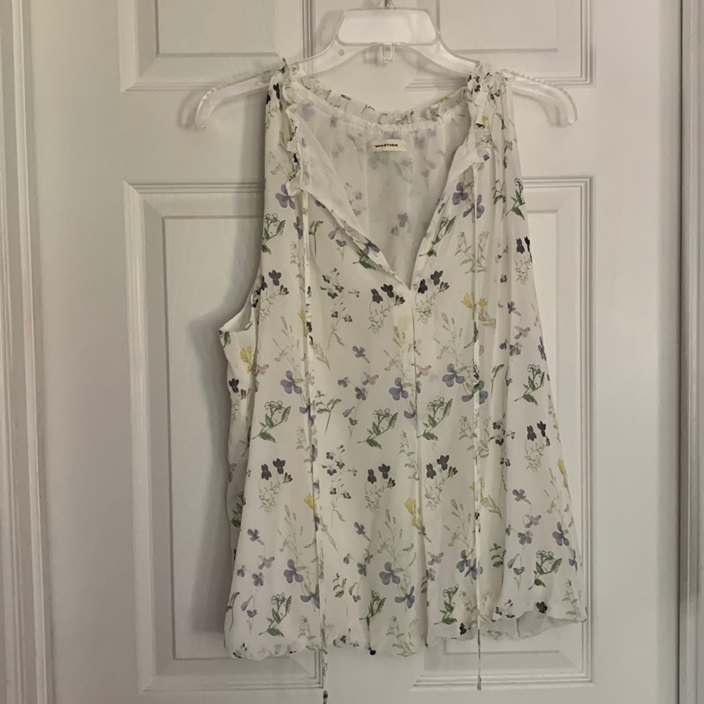 Max studio sleeveless top size large